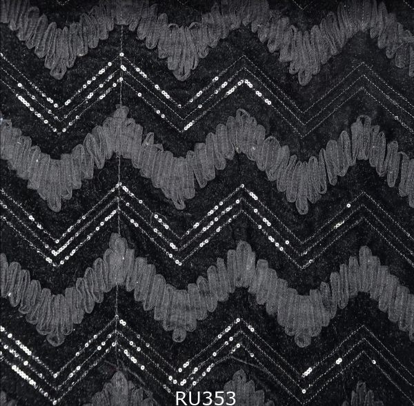 NOIR Velvet — полиэстеровый бархат с объёмной вышивкой, чёрный